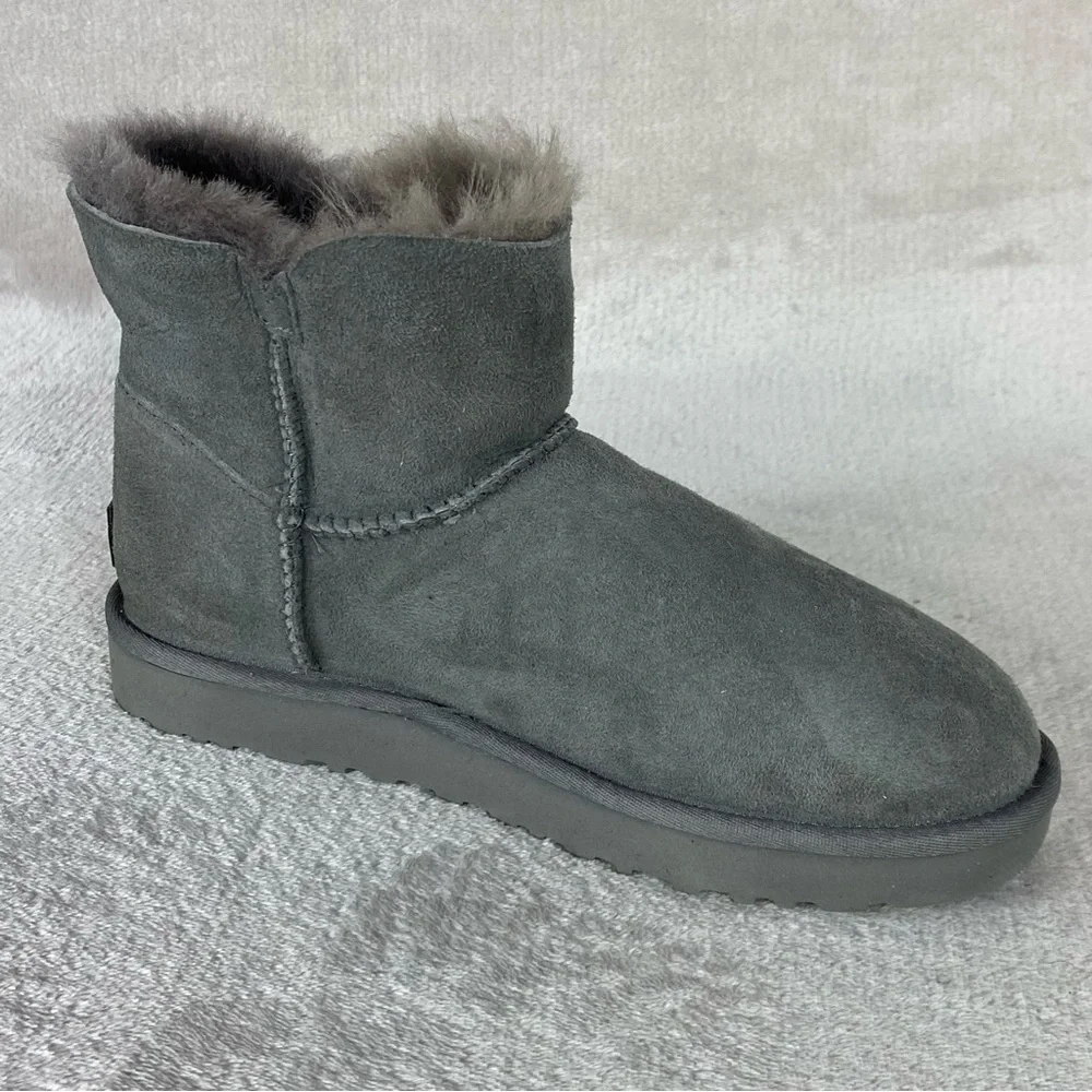 UGG Classic Mini II Boots Womens Size 7‎ Gray Suede Shearling *MISMATCH*
